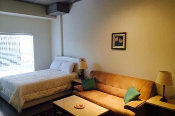 Hotel C. Allen Suites